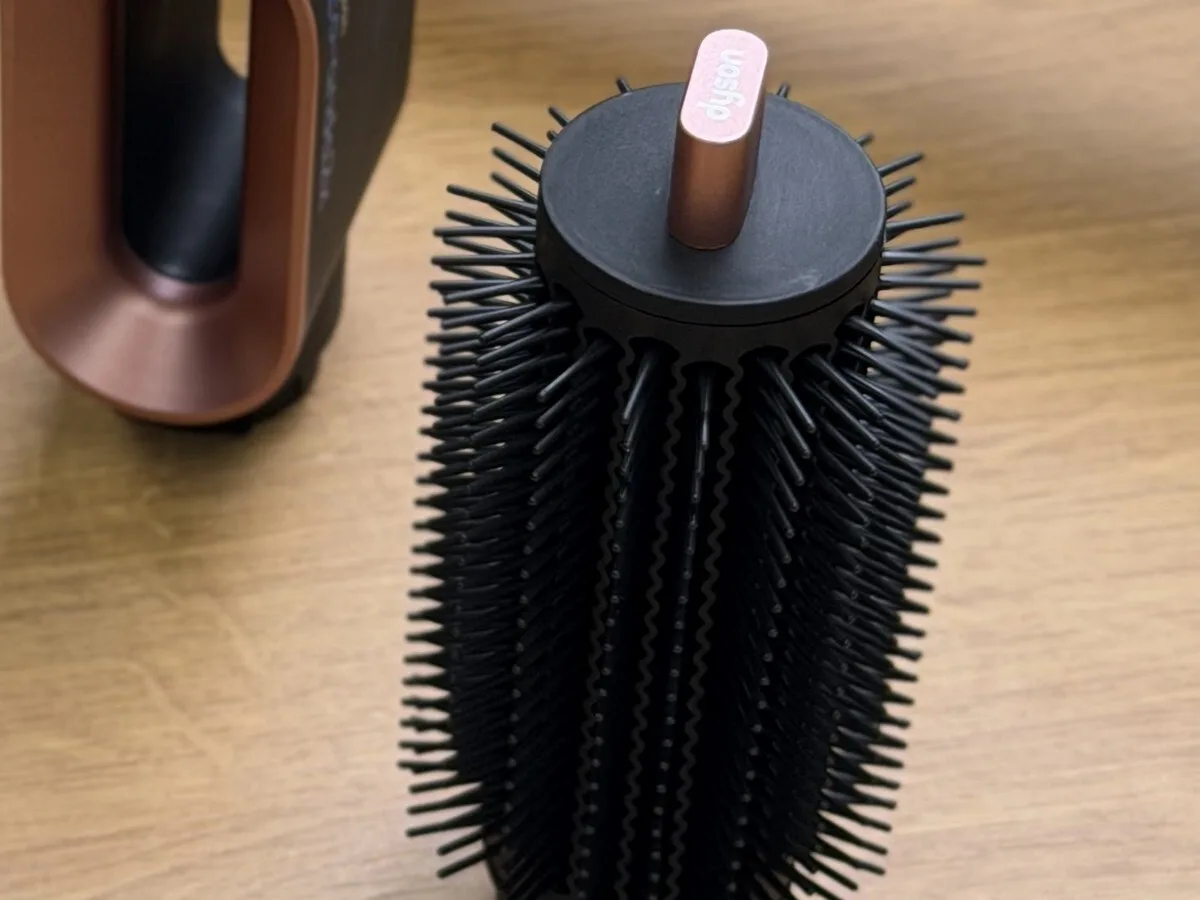 Round Volumizing Brush 2x насадка Dyson