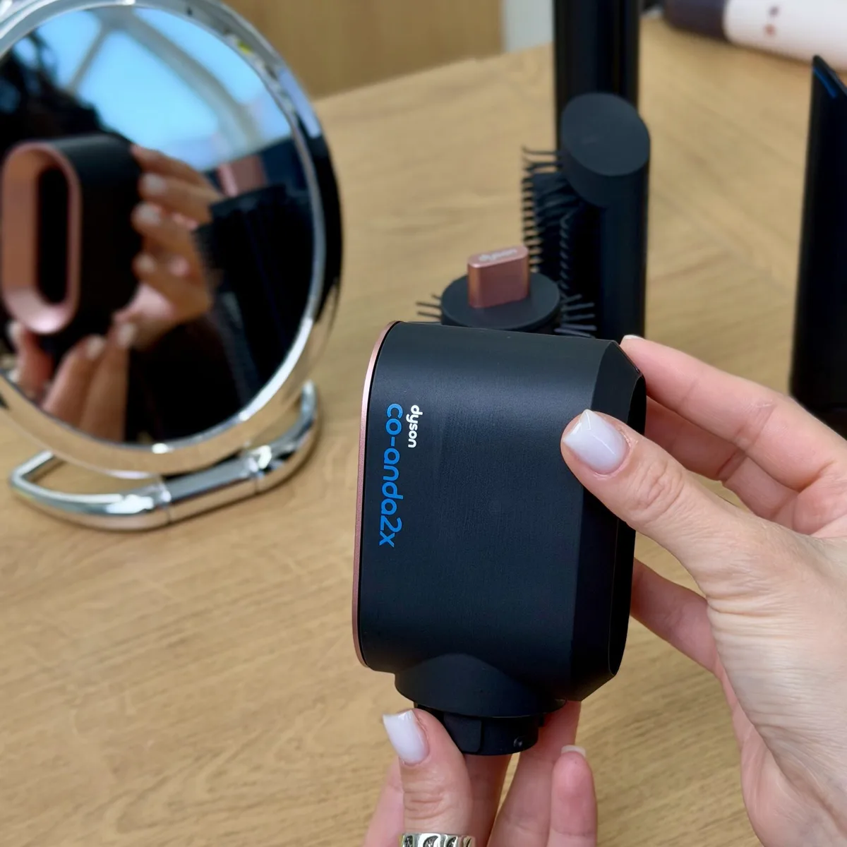 Насадка Dyson Co-anda2x — принцип работы эффекта Коанда в руках
